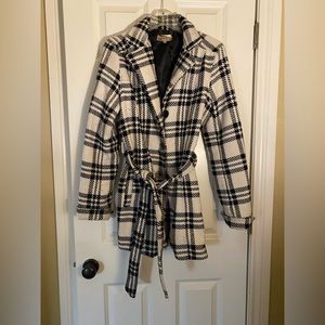 🖤🤍statement piece pea coat!!